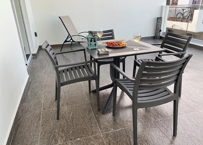 Ev Zin - Modern, Cozy, 1 Bed, Pool, 2 Balconies, A105