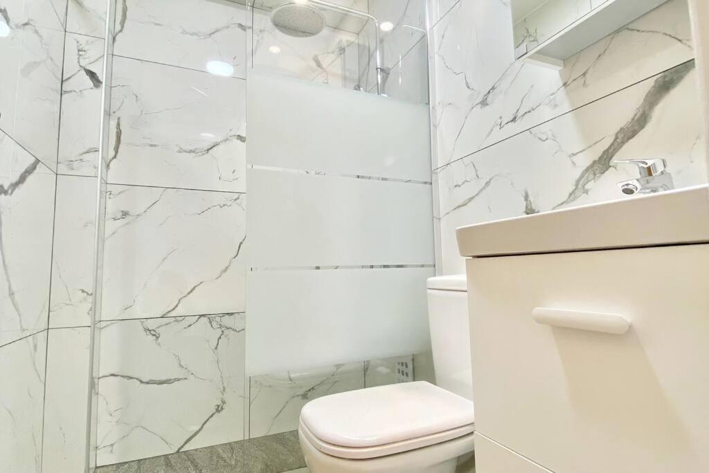 Appartement Ev Zin - Modern, Cozy, 1 Bed, Pool, 2 Balconies, A105